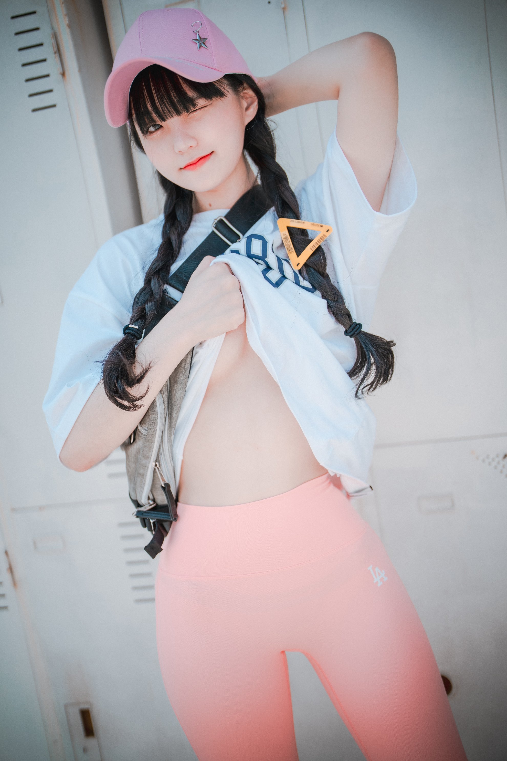 [Djawa] Jenny - Màu hồng lỏng lẻo và chặt chẽ