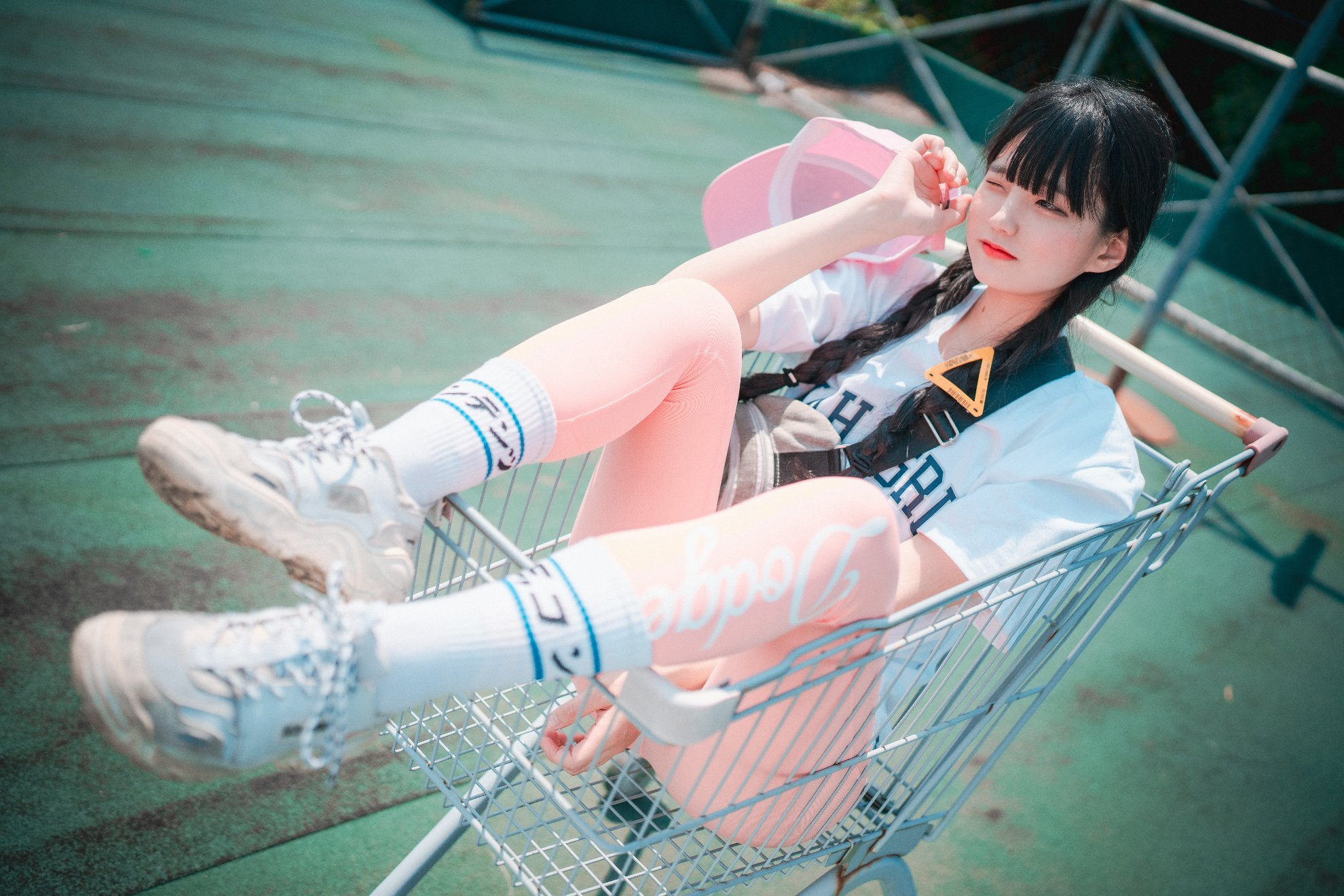 [Djawa] Jenny - Màu hồng lỏng lẻo và chặt chẽ