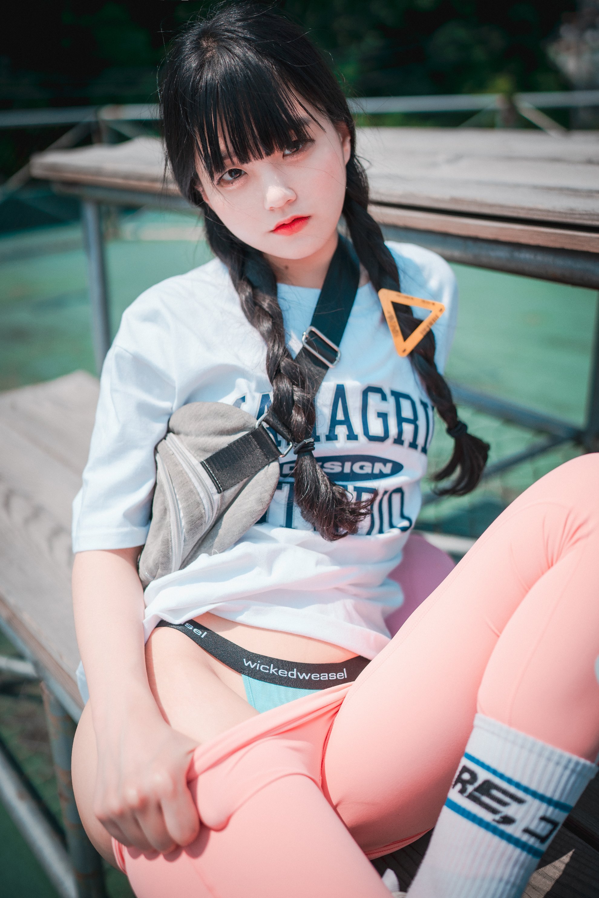 [Djawa] Jenny - Màu hồng lỏng lẻo và chặt chẽ