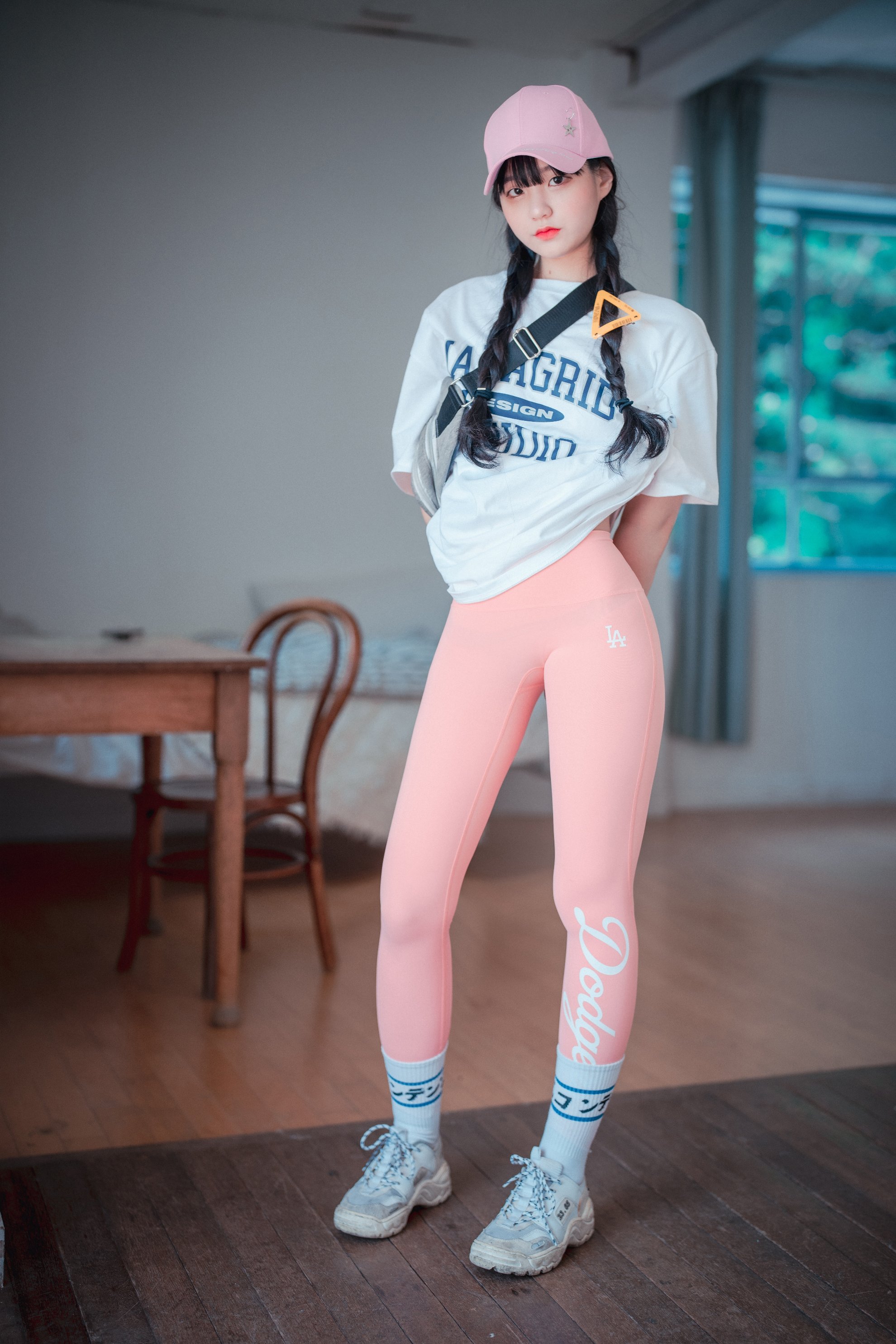 [Djawa] Jenny - Màu hồng lỏng lẻo và chặt chẽ