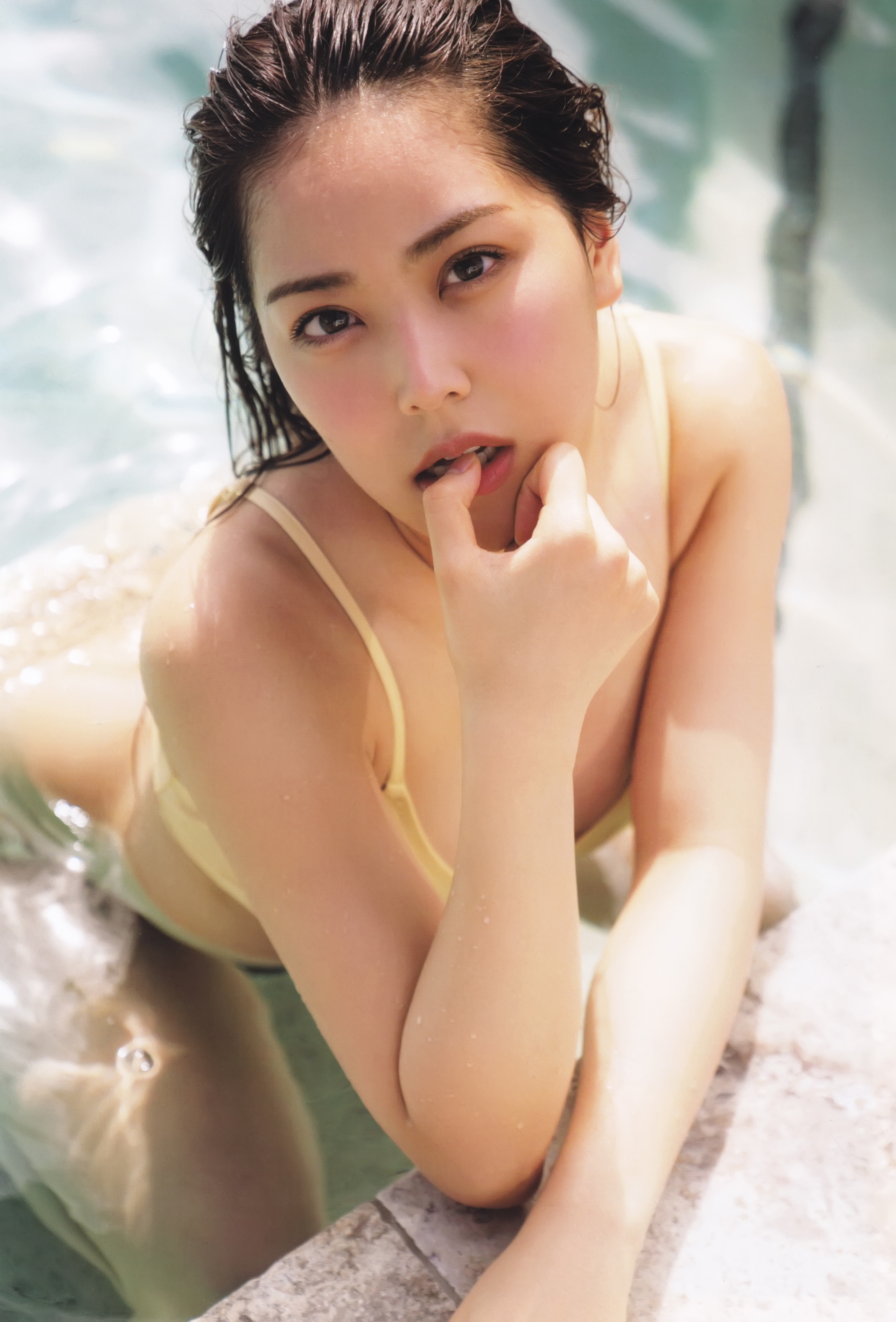 2019.06.19 Sách ảnh đầu tiên của Shirama Miru Love Rush