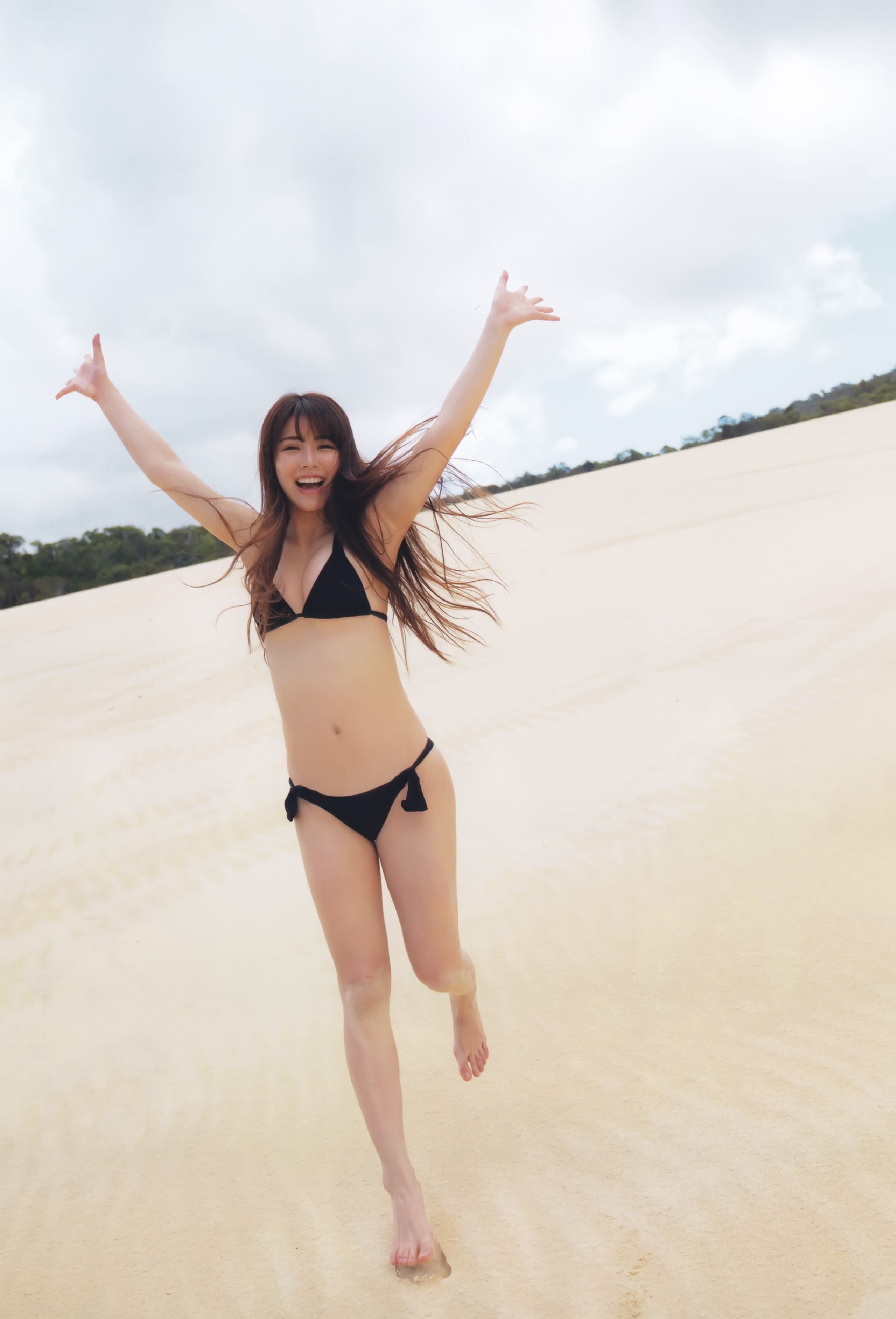 2019.06.19 Sách ảnh đầu tiên của Shirama Miru Love Rush