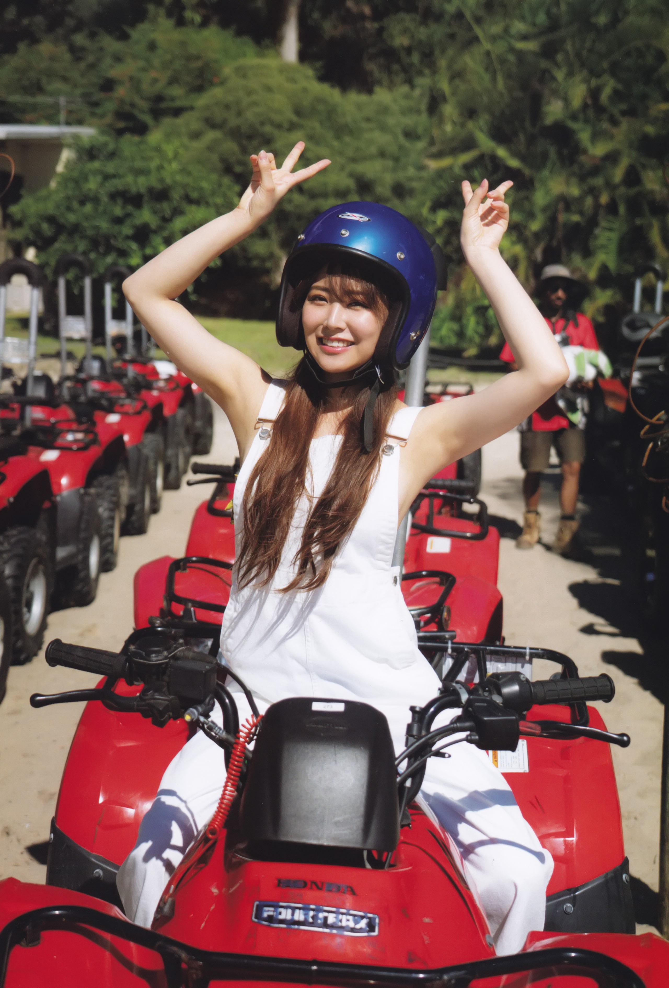 2019.06.19 Sách ảnh đầu tiên của Shirama Miru Love Rush