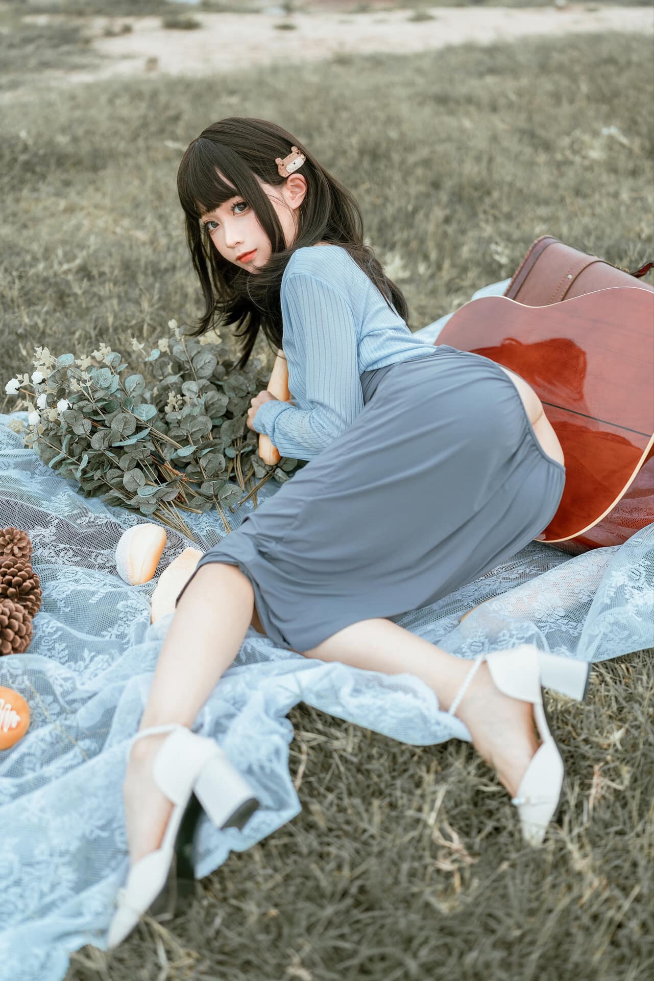 Chị gái-guitar ngu ngốc