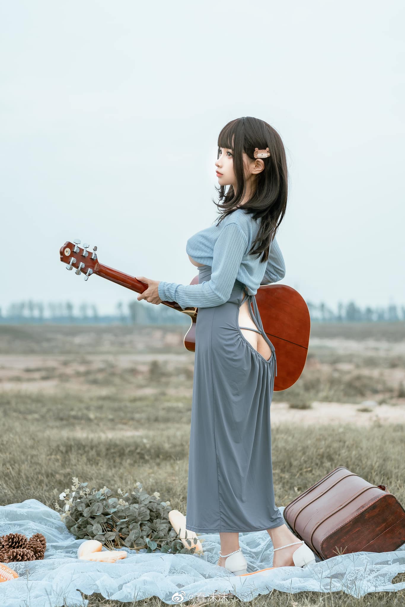 Chị gái-guitar ngu ngốc