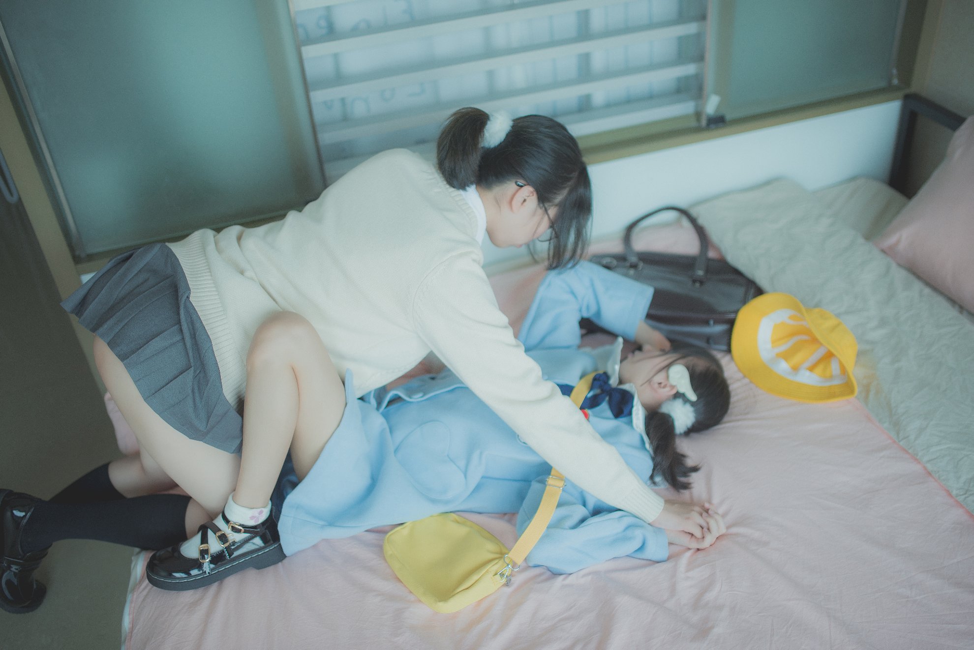 Yuzuki 2018-12, chị gái và chị gái