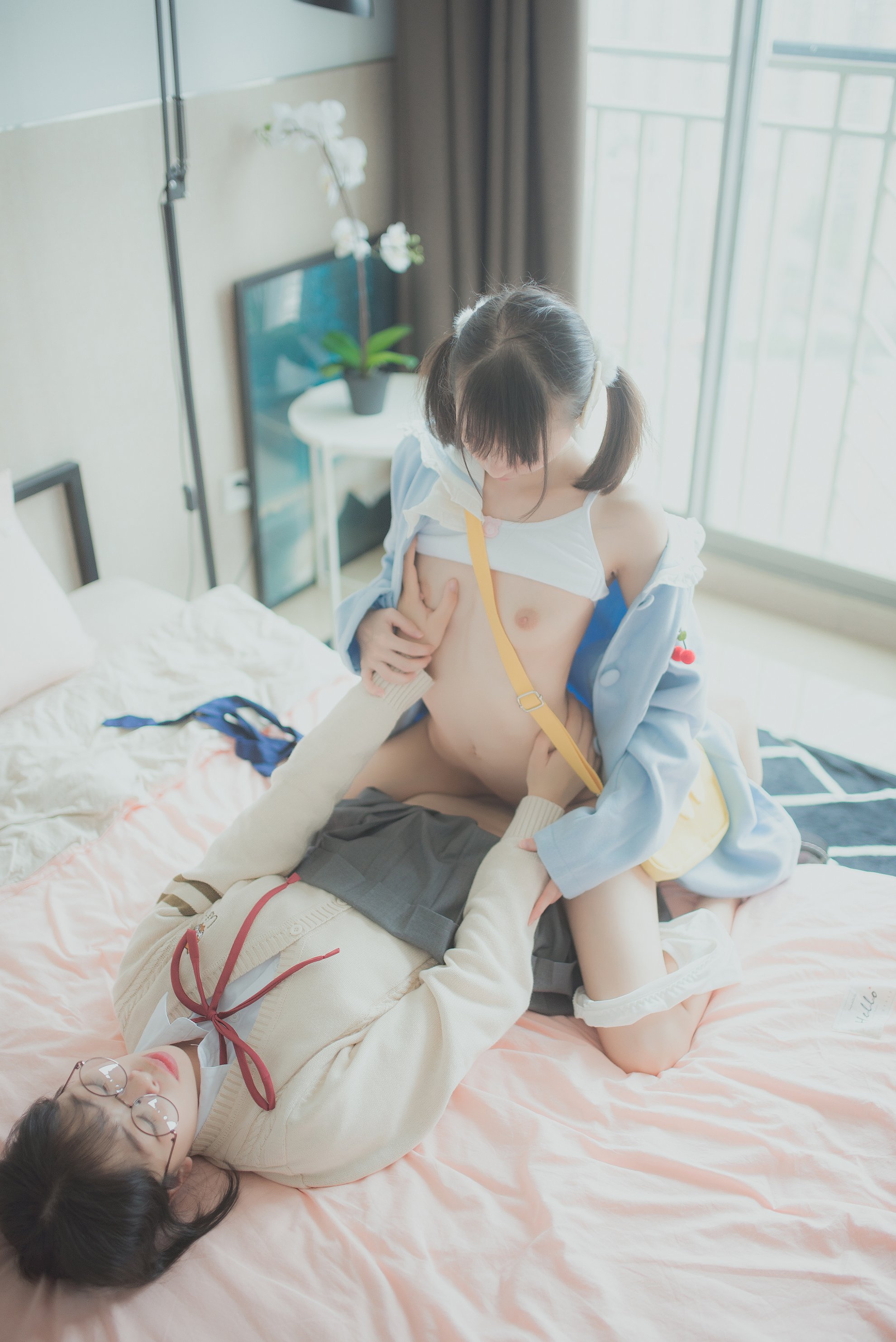 Yuzuki 2018-12, chị gái và chị gái