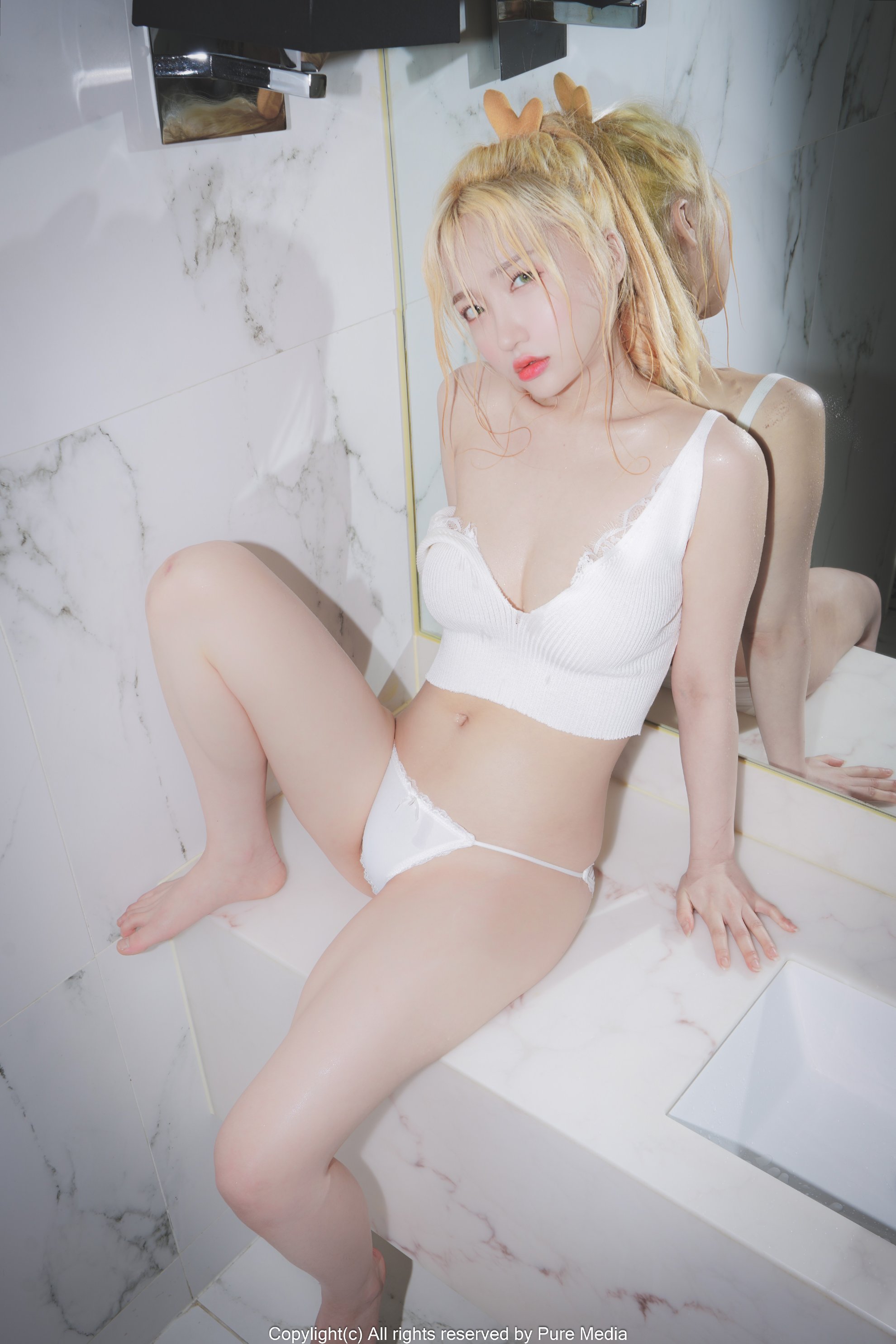 Pure Media Vol.60: Son Ye-Eun (con trai Ye Eun)