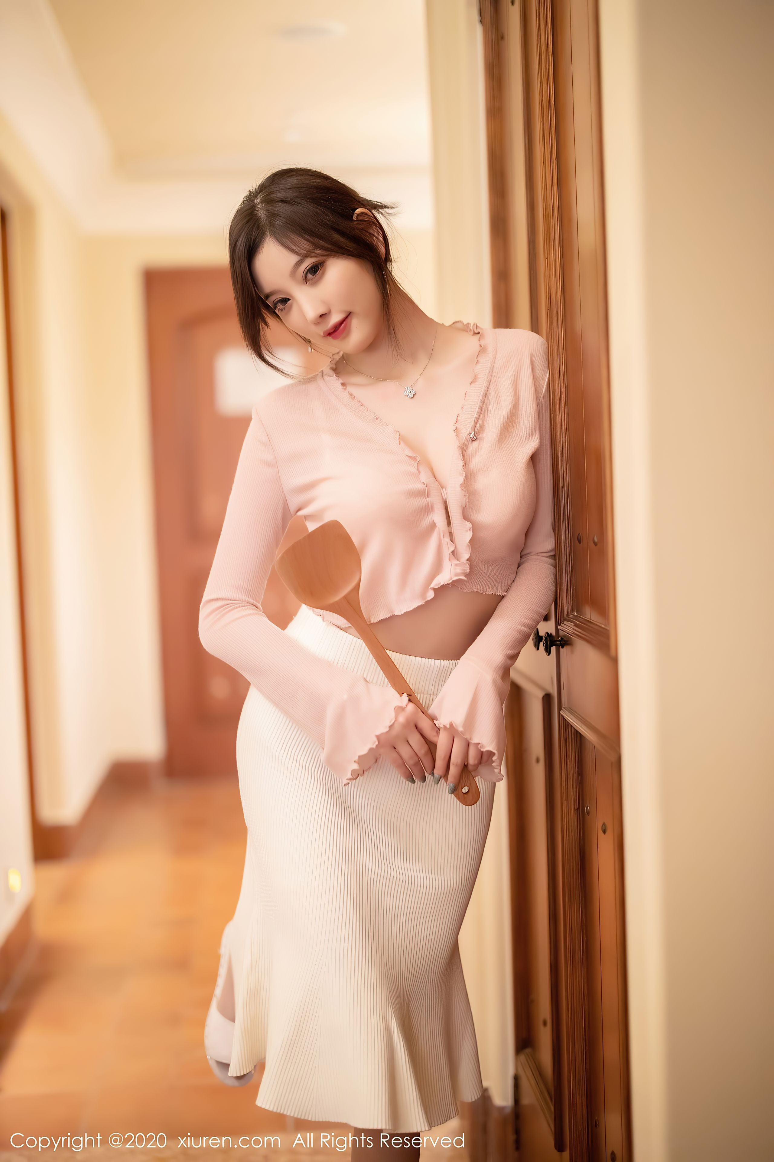 XIUREN NO.2905: Yang Chen Chen (Yang Chen Sugar)