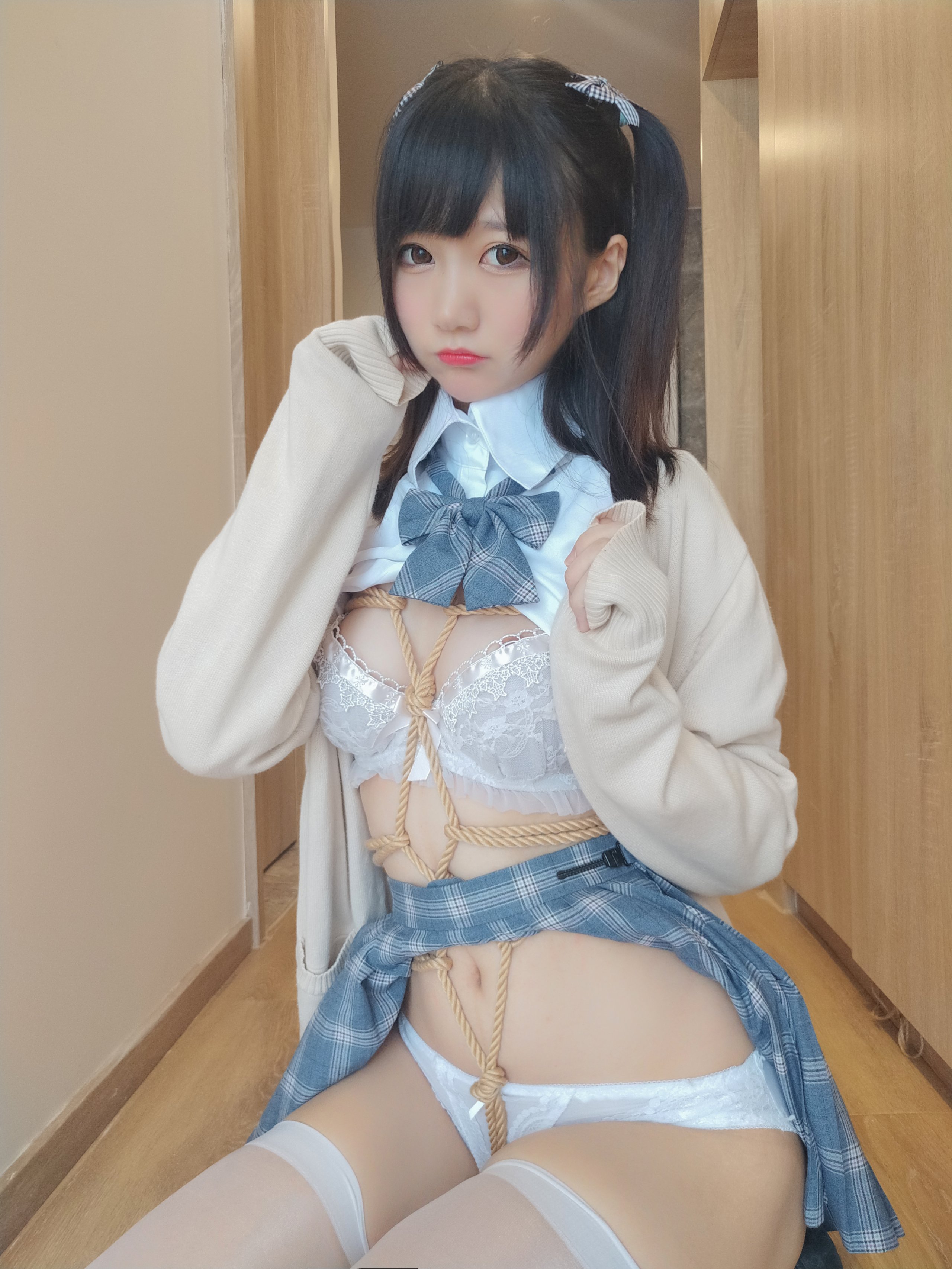 [Nagisa Monster Meow] Buộc một nữ sinh trung học