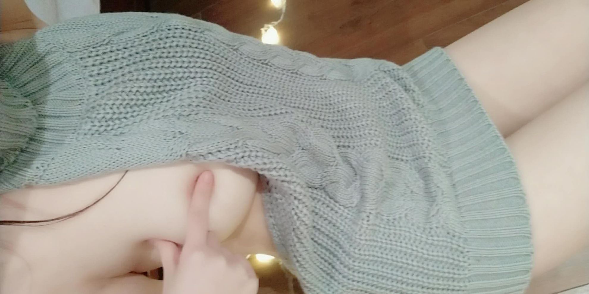 [Miss Evil Dog] Áo len không lưng