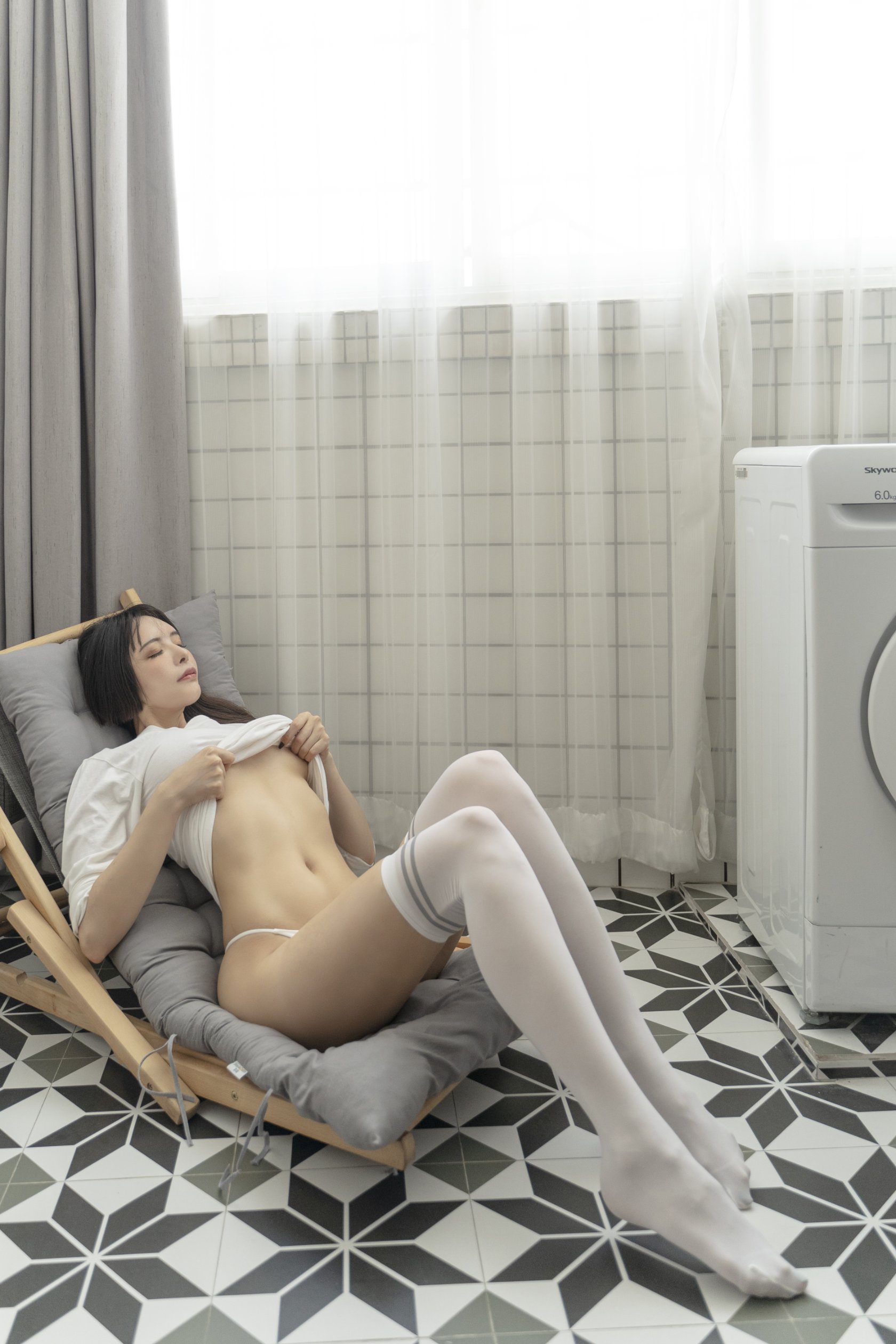 [Mùa thu và Corgi] Tháp khổng lồ trắng