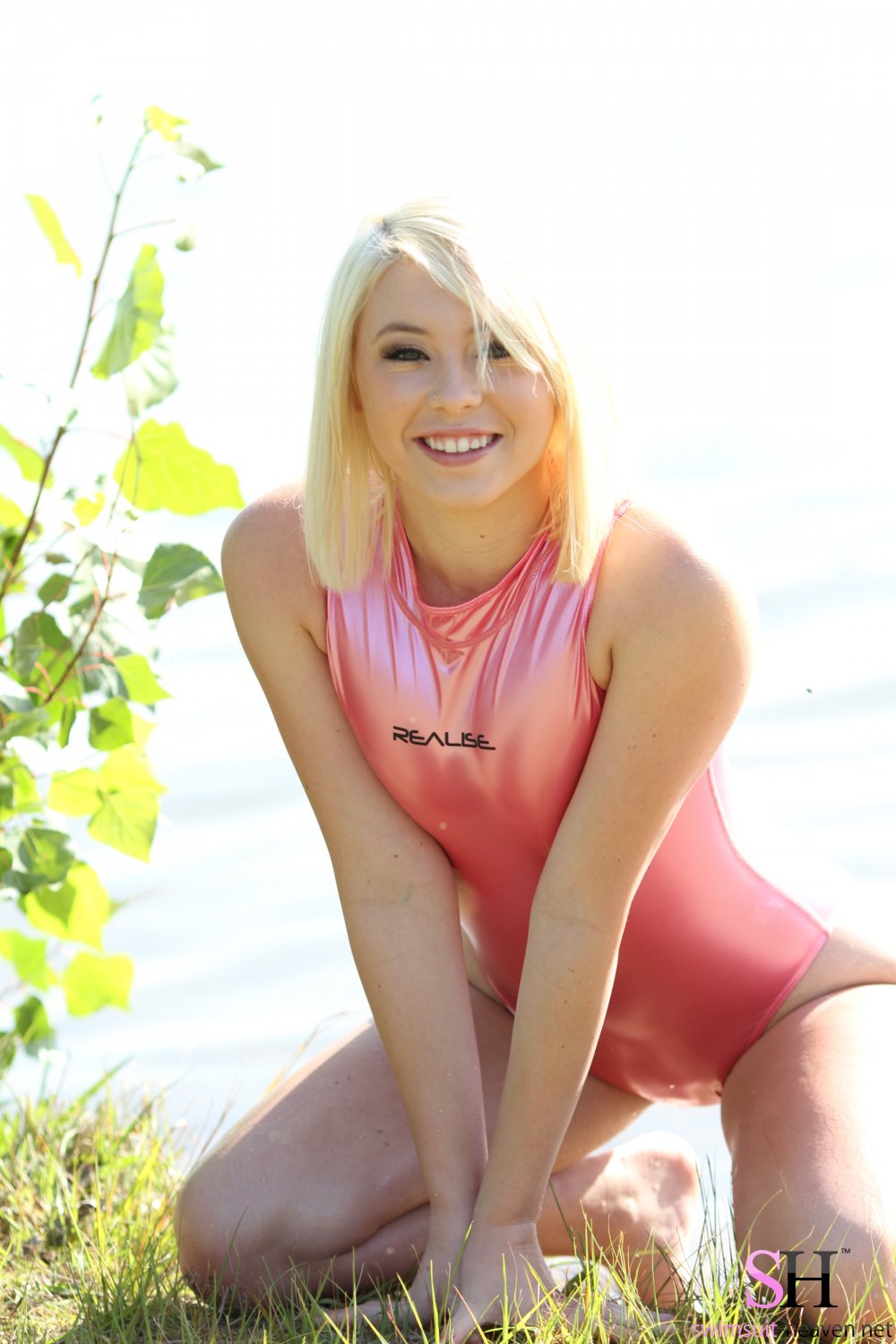 [SUKEBEI] Bộ sưu tập áo tắm cạnh tranh