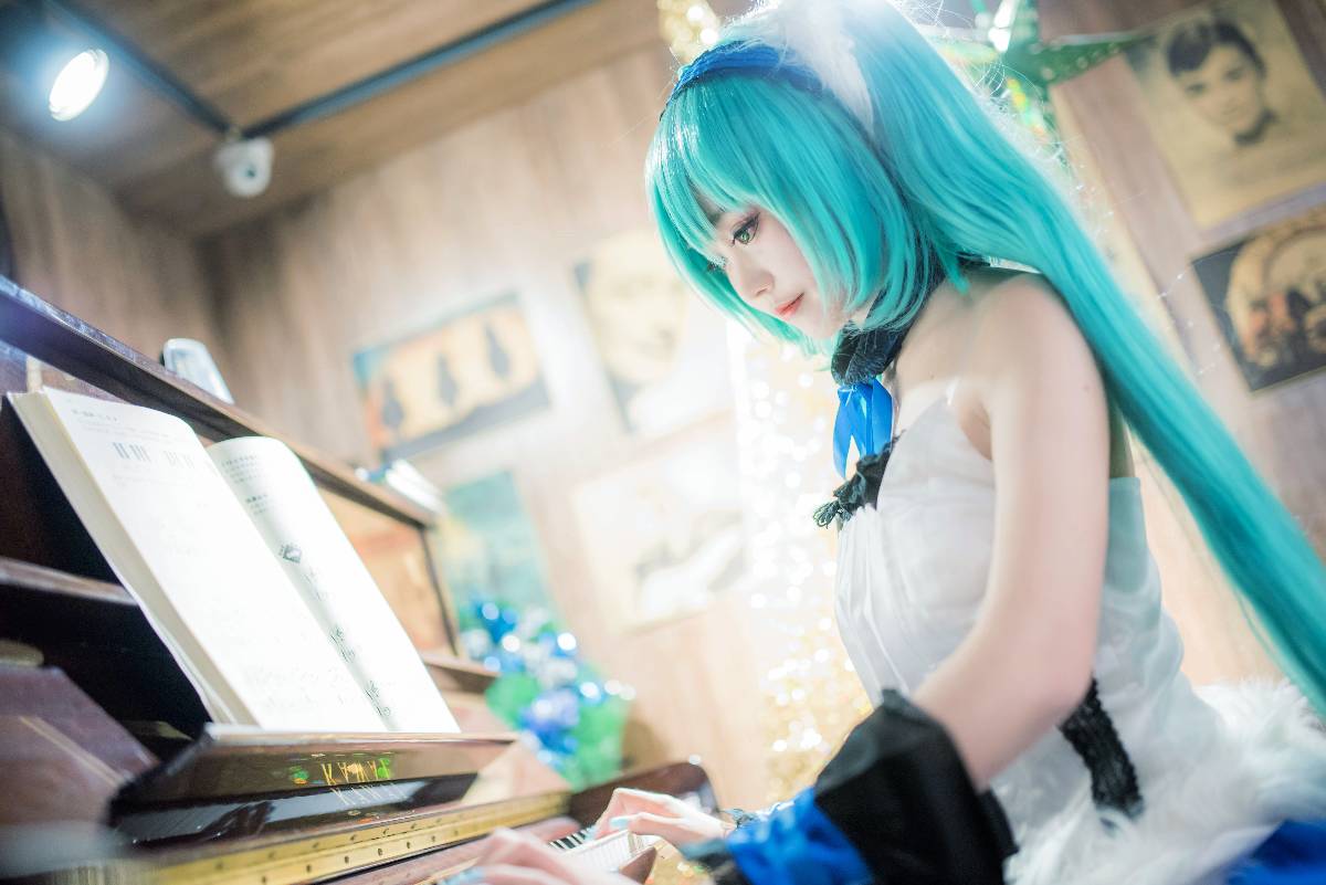 "Truyền thuyết về bảy con rồng" Hatsune Miku's Seventh God God C o s p l a y