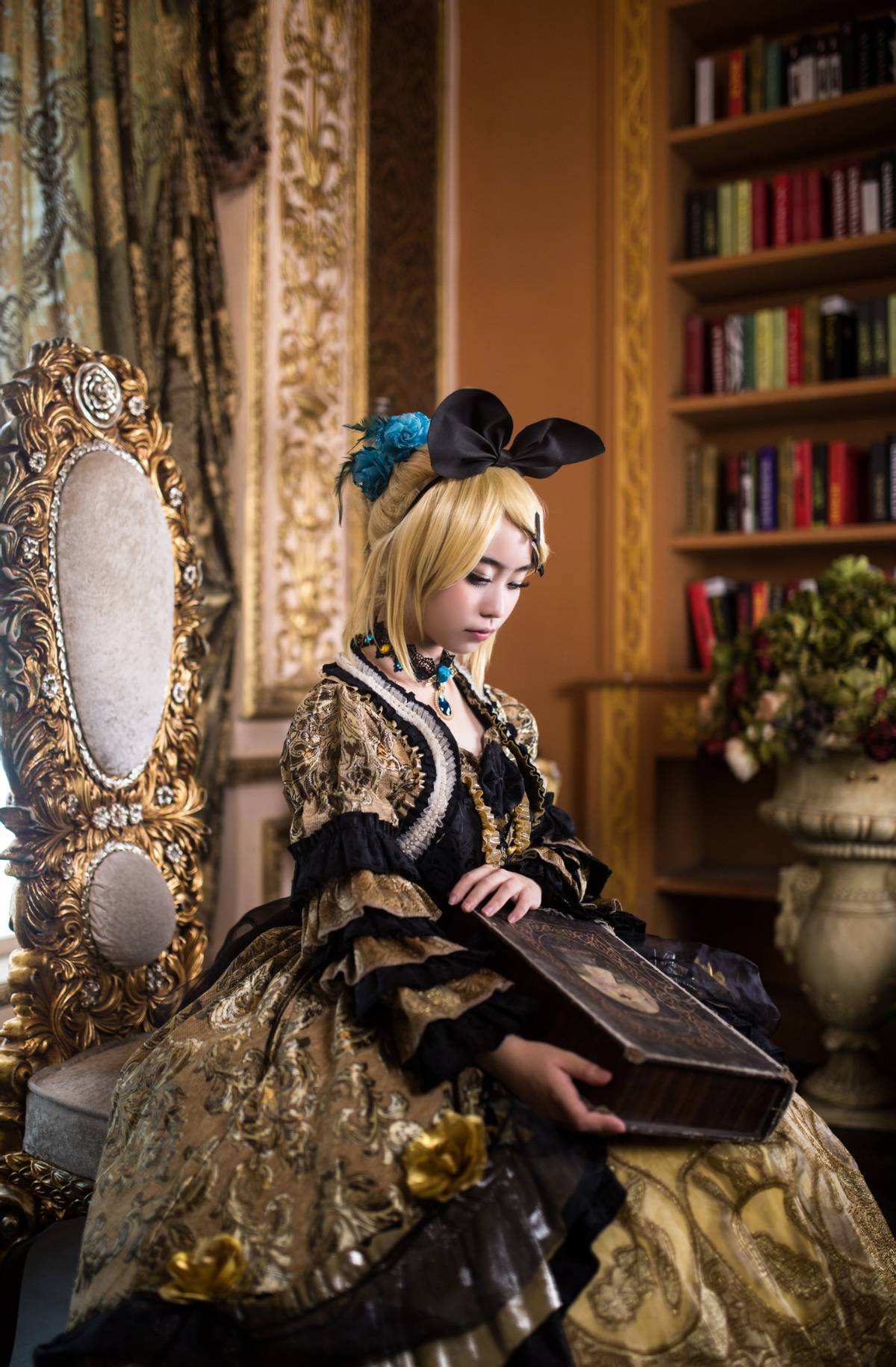 "Truyền thuyết về người vợ lẽ" c o s p l a y