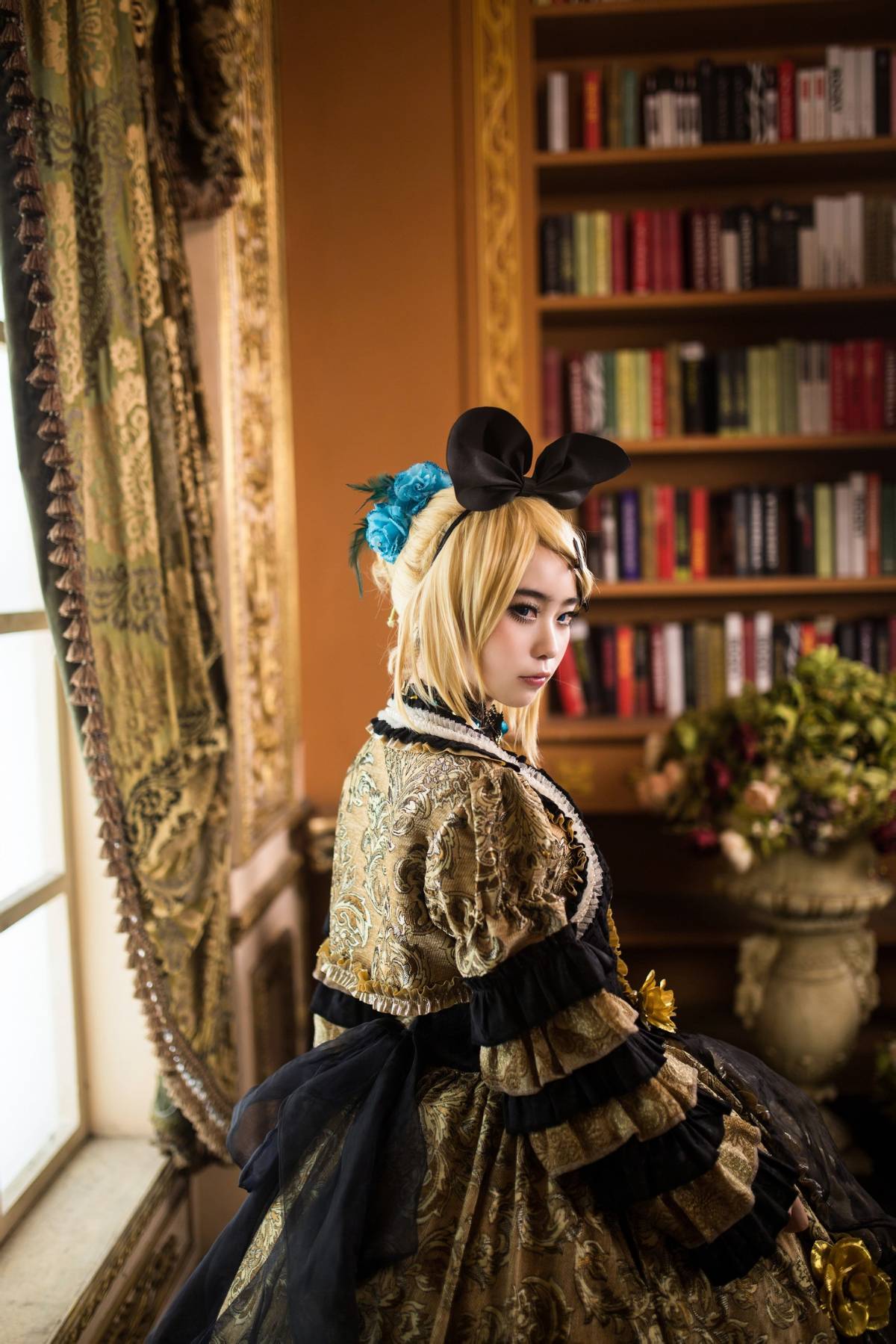 "Truyền thuyết về người vợ lẽ" c o s p l a y