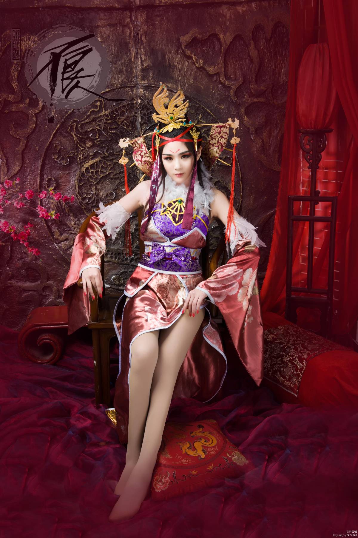 "Người đàn ông xấu trên thế giới" Hoàng hậu & Vua Qi C O S P L A Y
