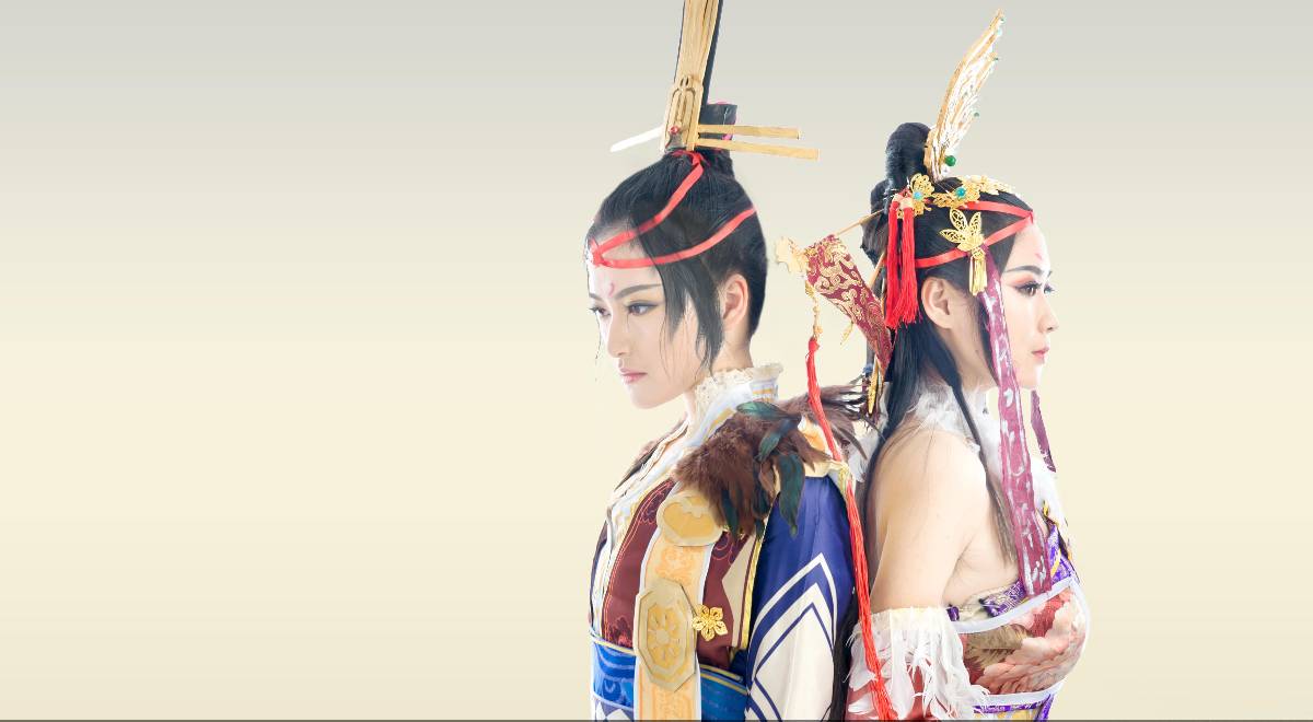 "Người đàn ông xấu trên thế giới" Hoàng hậu & Vua Qi C O S P L A Y