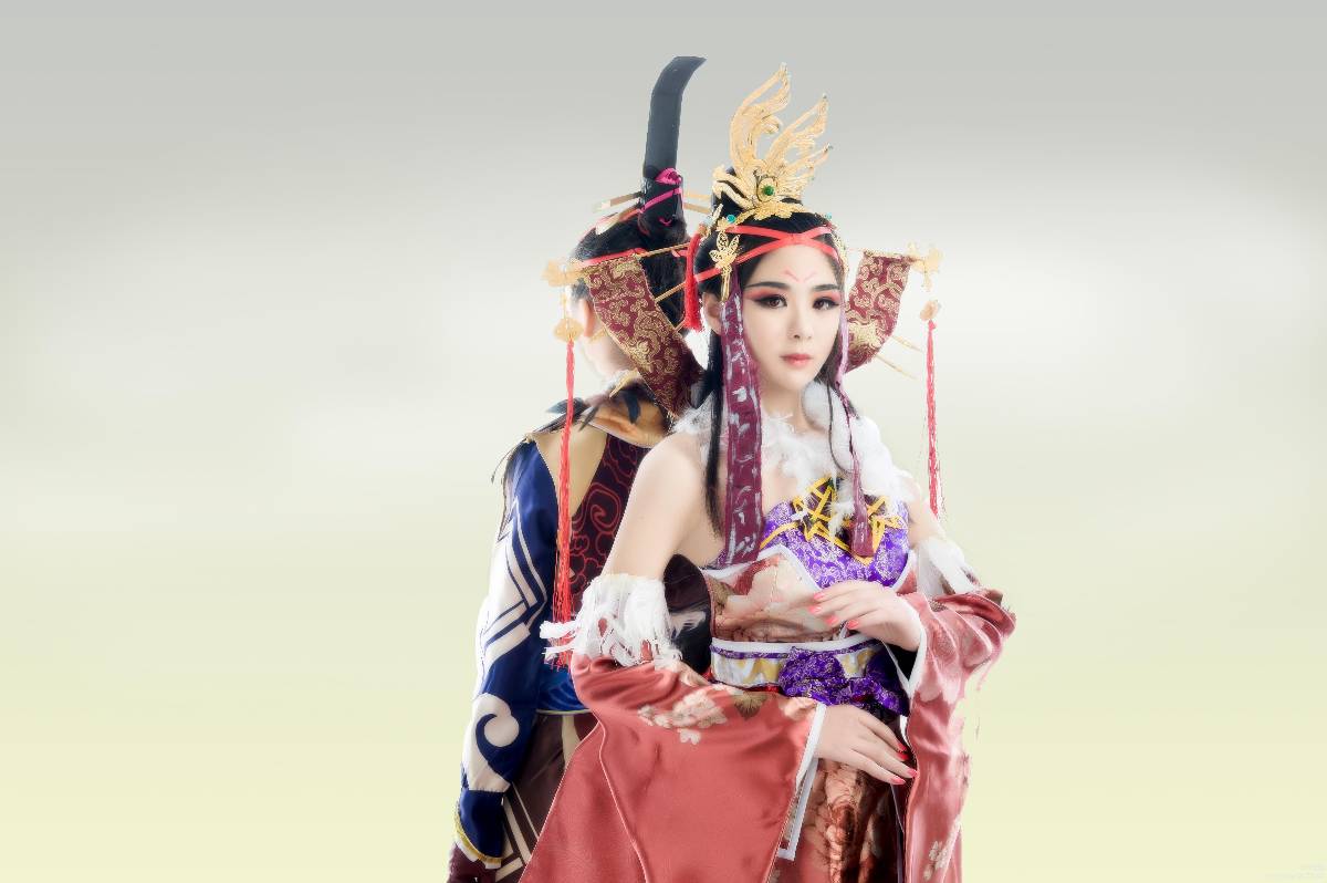 "Người đàn ông xấu trên thế giới" Hoàng hậu & Vua Qi C O S P L A Y