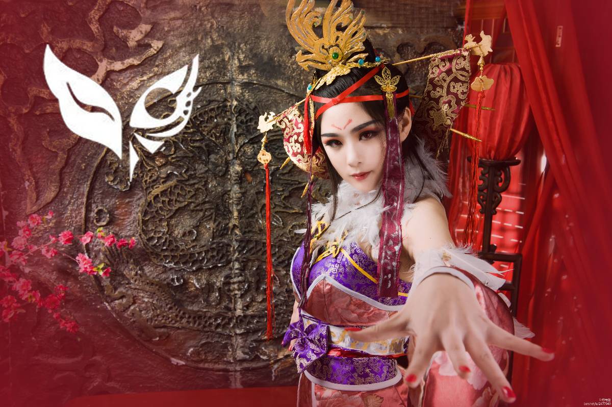 "Người đàn ông xấu trên thế giới" Hoàng hậu & Vua Qi C O S P L A Y