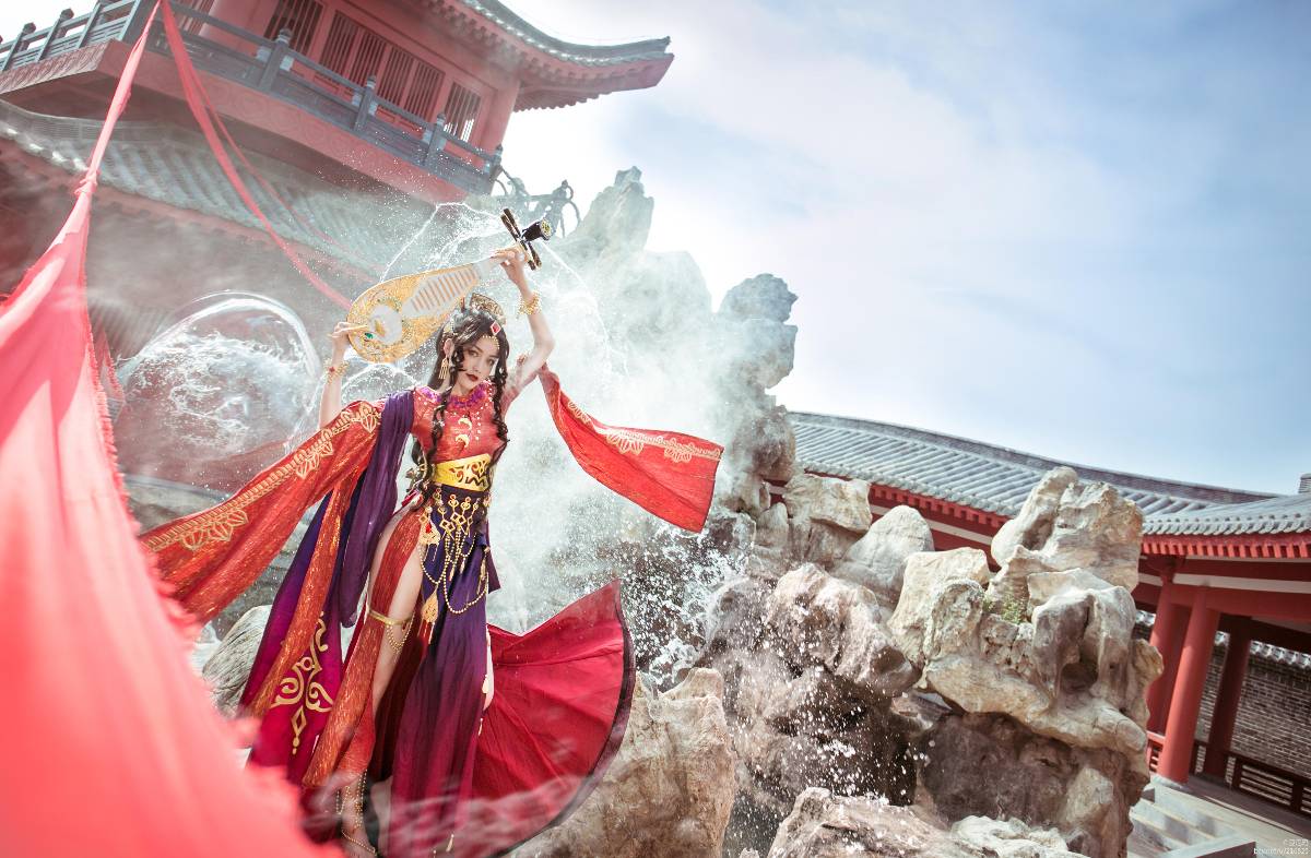 "Kiếm sĩ yêu ba" Kiếm romu nhảy C O S P L A Y