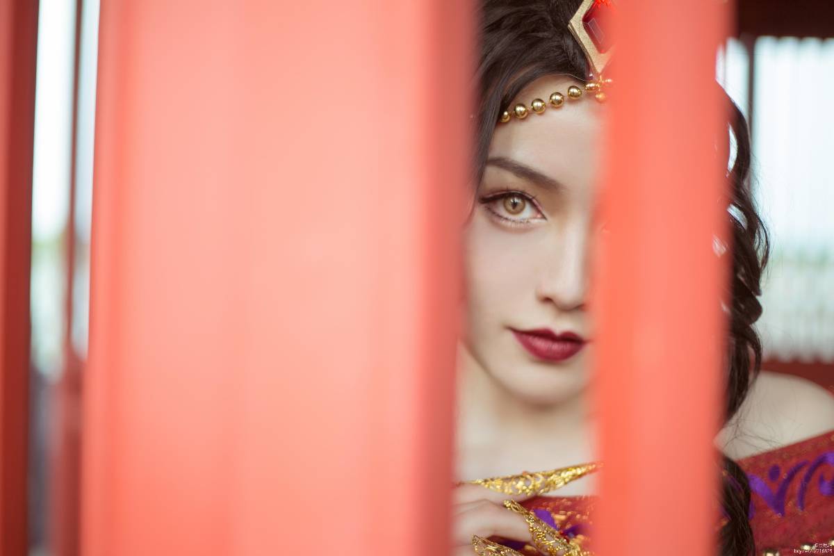 "Kiếm sĩ yêu ba" Kiếm romu nhảy C O S P L A Y