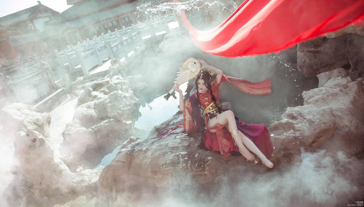 "Kiếm sĩ yêu ba" Kiếm romu nhảy C O S P L A Y