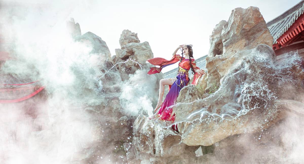 "Kiếm sĩ yêu ba" Kiếm romu nhảy C O S P L A Y