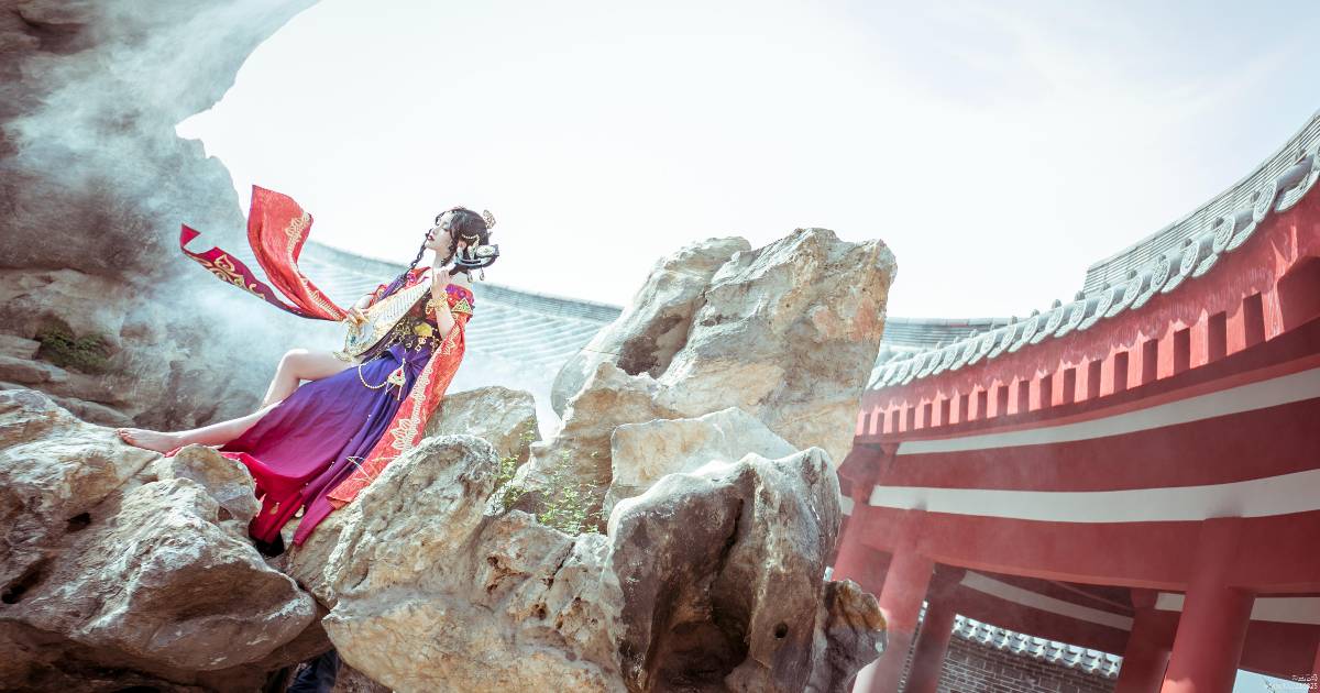 "Kiếm sĩ yêu ba" Kiếm romu nhảy C O S P L A Y