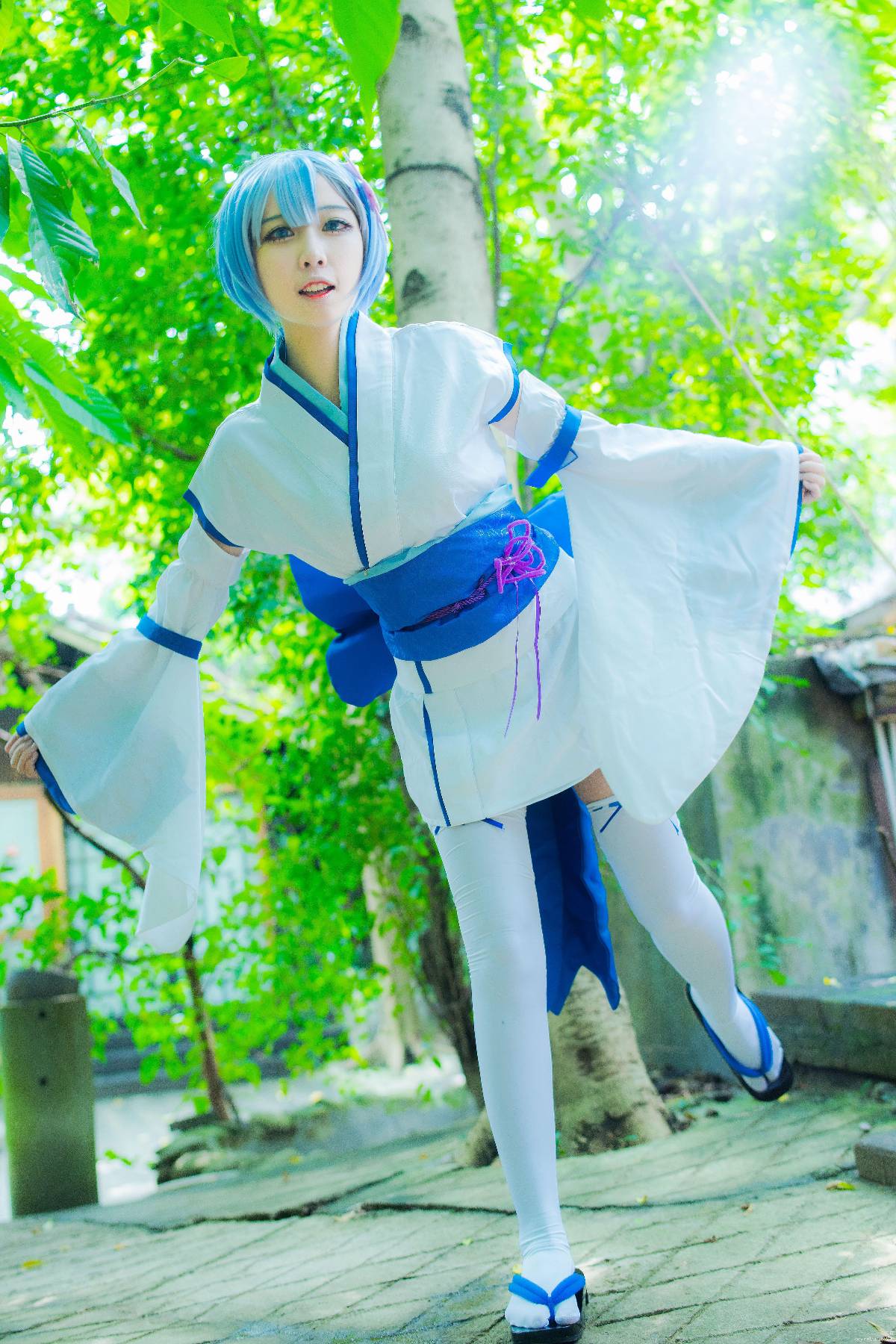 "Cuộc sống ở một thế giới khác từ đầu", thời thơ ấu của Kimono c o s p l a y