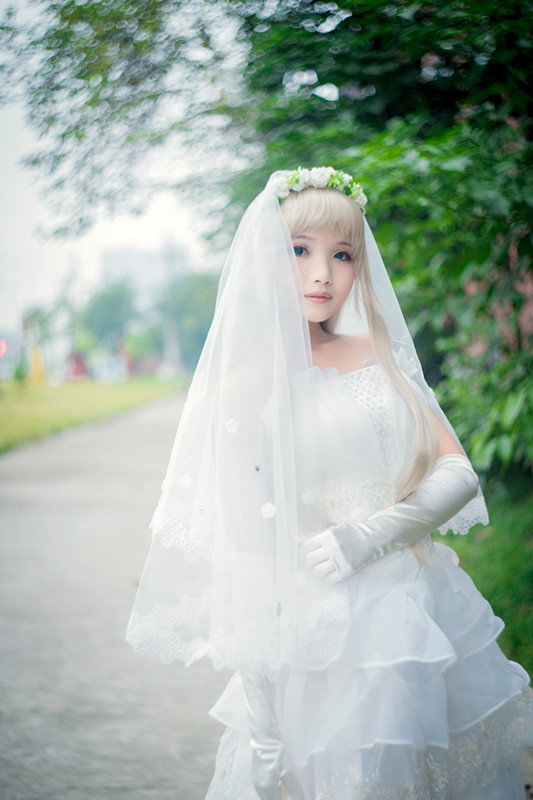 "Chúng tôi vẫn không biết tên của bông hoa mà chúng ta thấy ngày hôm đó" mã cô dâu c o s p l a y