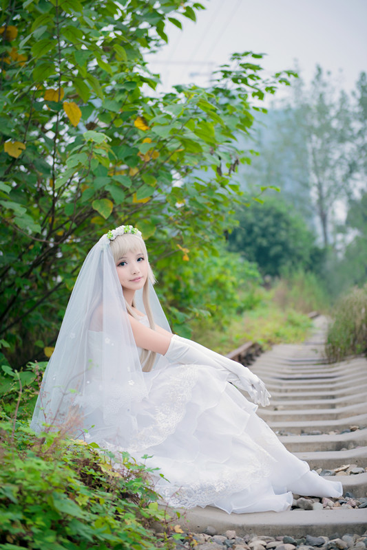 "Chúng tôi vẫn không biết tên của bông hoa mà chúng ta thấy ngày hôm đó" mã cô dâu c o s p l a y