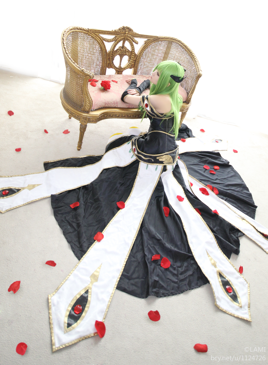 "Code gasss" c.c ed hình minh họa nữ hoàng c o s p l a y