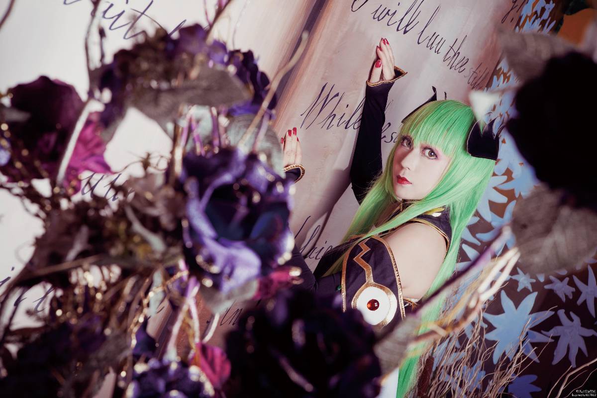 "Code gasss" c.c ed hình minh họa nữ hoàng c o s p l a y