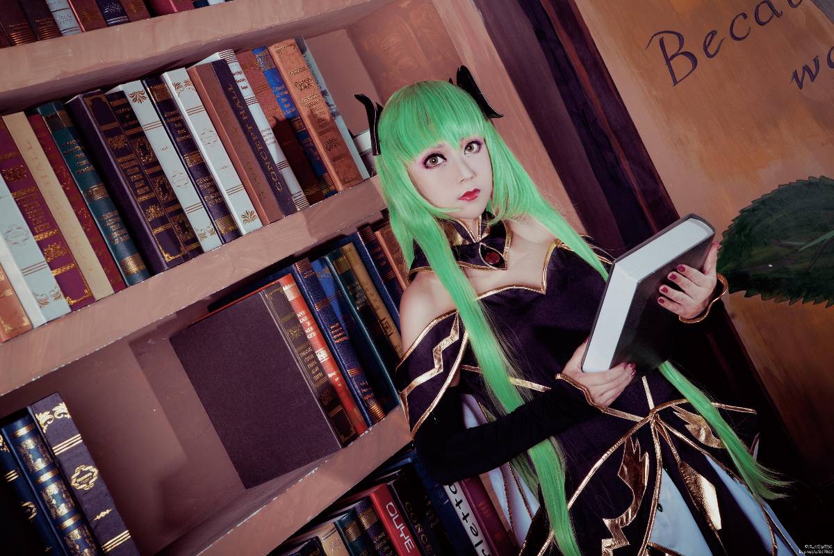 "Code gasss" c.c ed hình minh họa nữ hoàng c o s p l a y