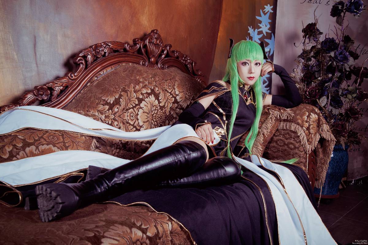 "Code gasss" c.c ed hình minh họa nữ hoàng c o s p l a y