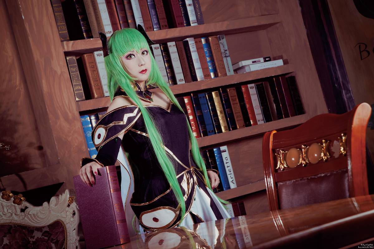 "Code gasss" c.c ed hình minh họa nữ hoàng c o s p l a y