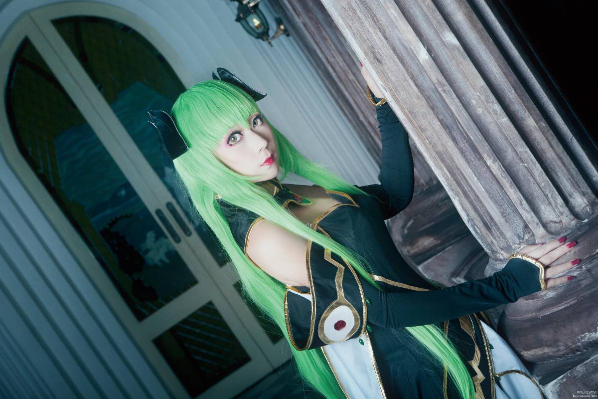 "Code gasss" c.c ed hình minh họa nữ hoàng c o s p l a y