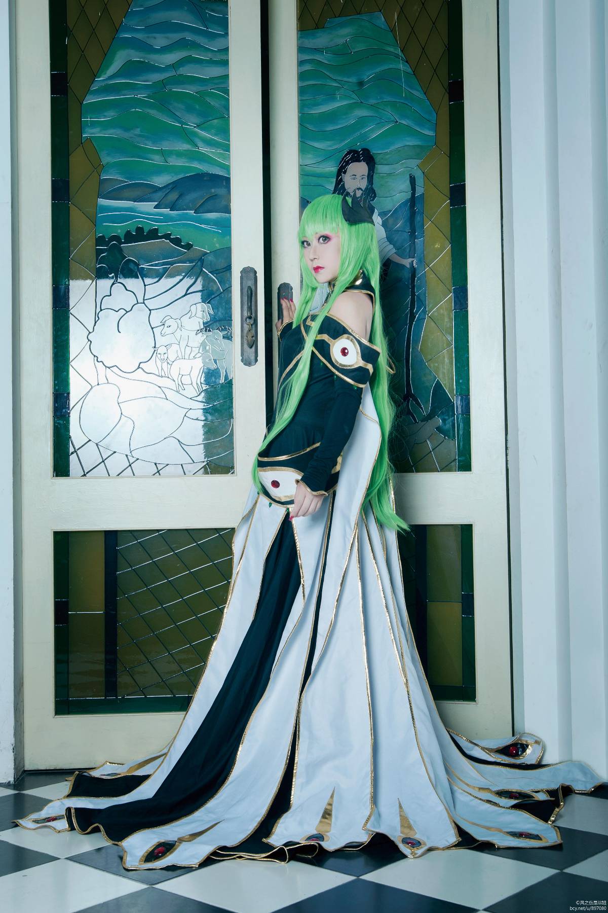 "Code gasss" c.c ed hình minh họa nữ hoàng c o s p l a y