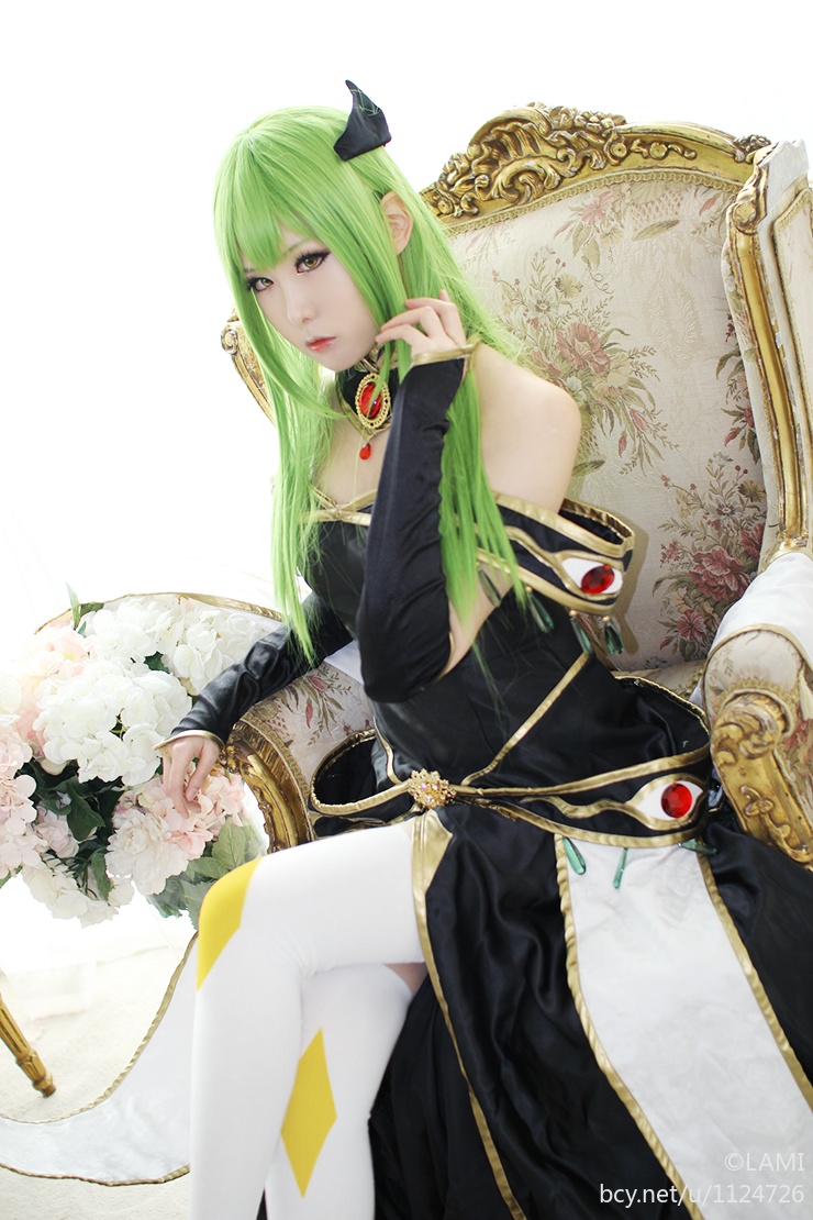 "Code gasss" c.c ed hình minh họa nữ hoàng c o s p l a y