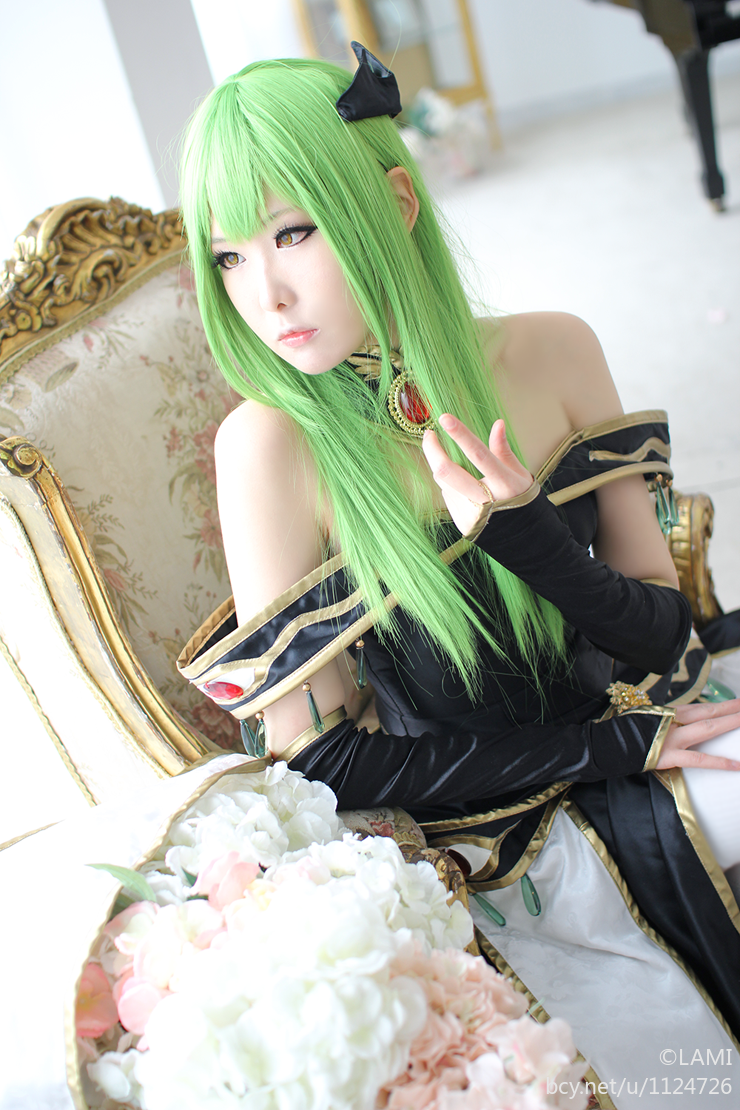 "Code gasss" c.c ed hình minh họa nữ hoàng c o s p l a y