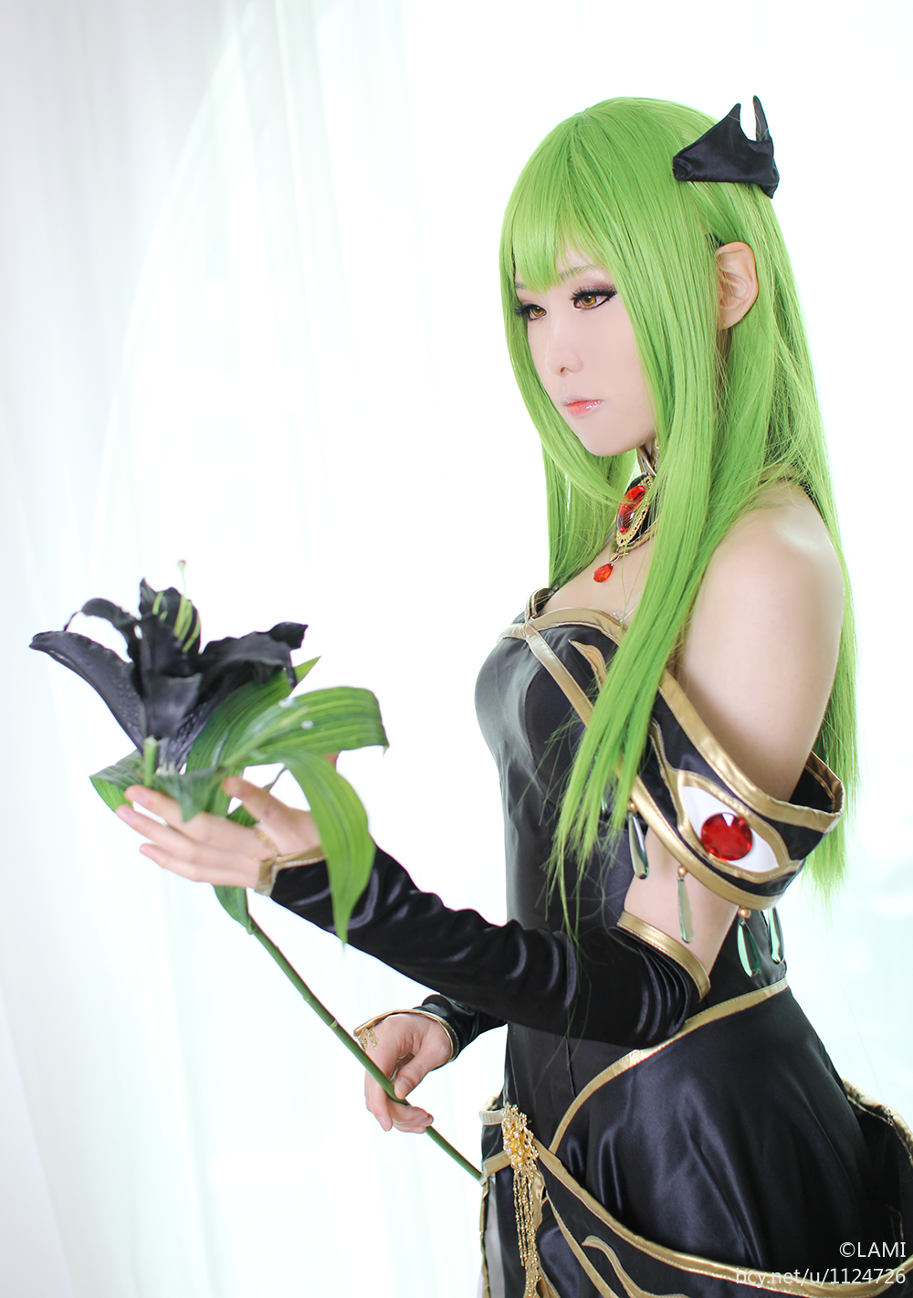 "Code gasss" c.c ed hình minh họa nữ hoàng c o s p l a y