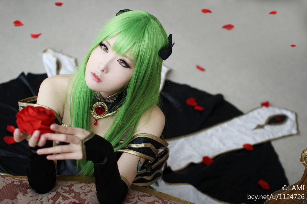 "Code gasss" c.c ed hình minh họa nữ hoàng c o s p l a y