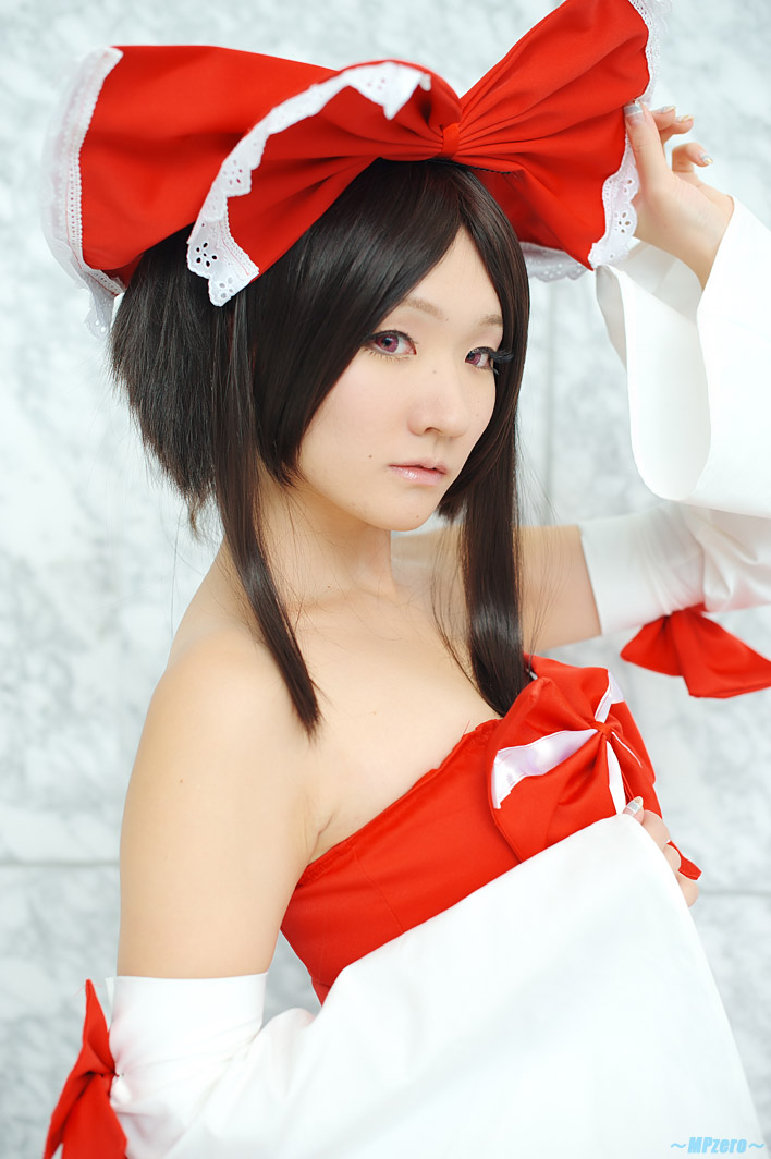 Reimu Hakurei (Dự án Touhou) của Kishigami Hana