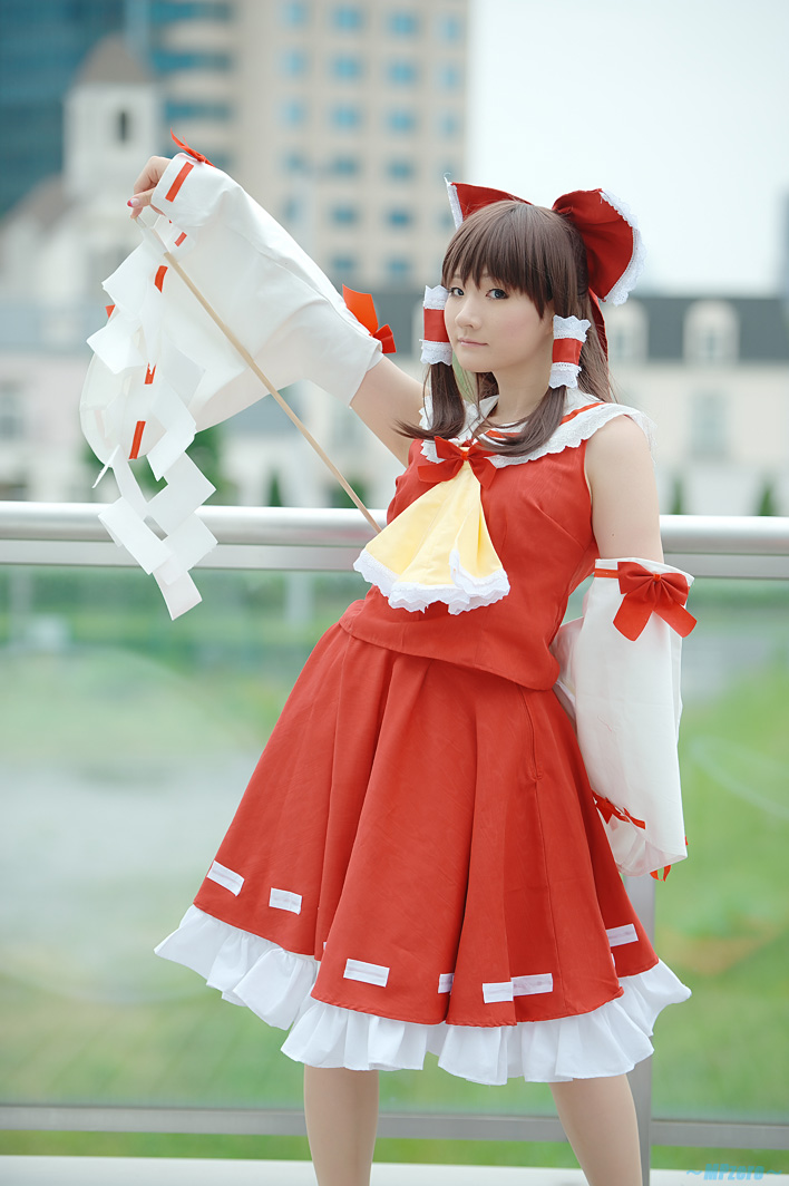 Reimu Hakurei (Dự án Touhou) của Kishigami Hana