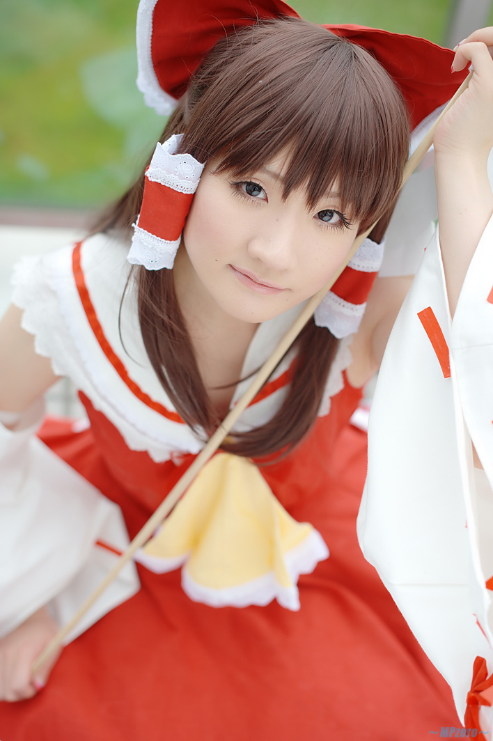 Reimu Hakurei (Dự án Touhou) của Kishigami Hana