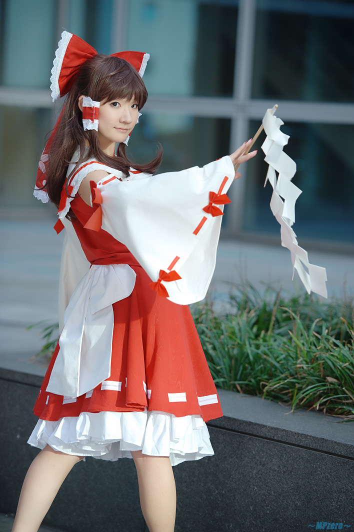 Reimu Hakurei (Dự án Touhou) của Kishigami Hana