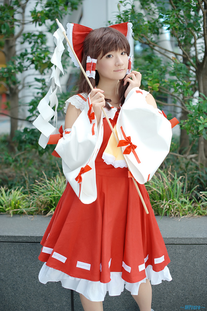 Reimu Hakurei (Dự án Touhou) của Kishigami Hana