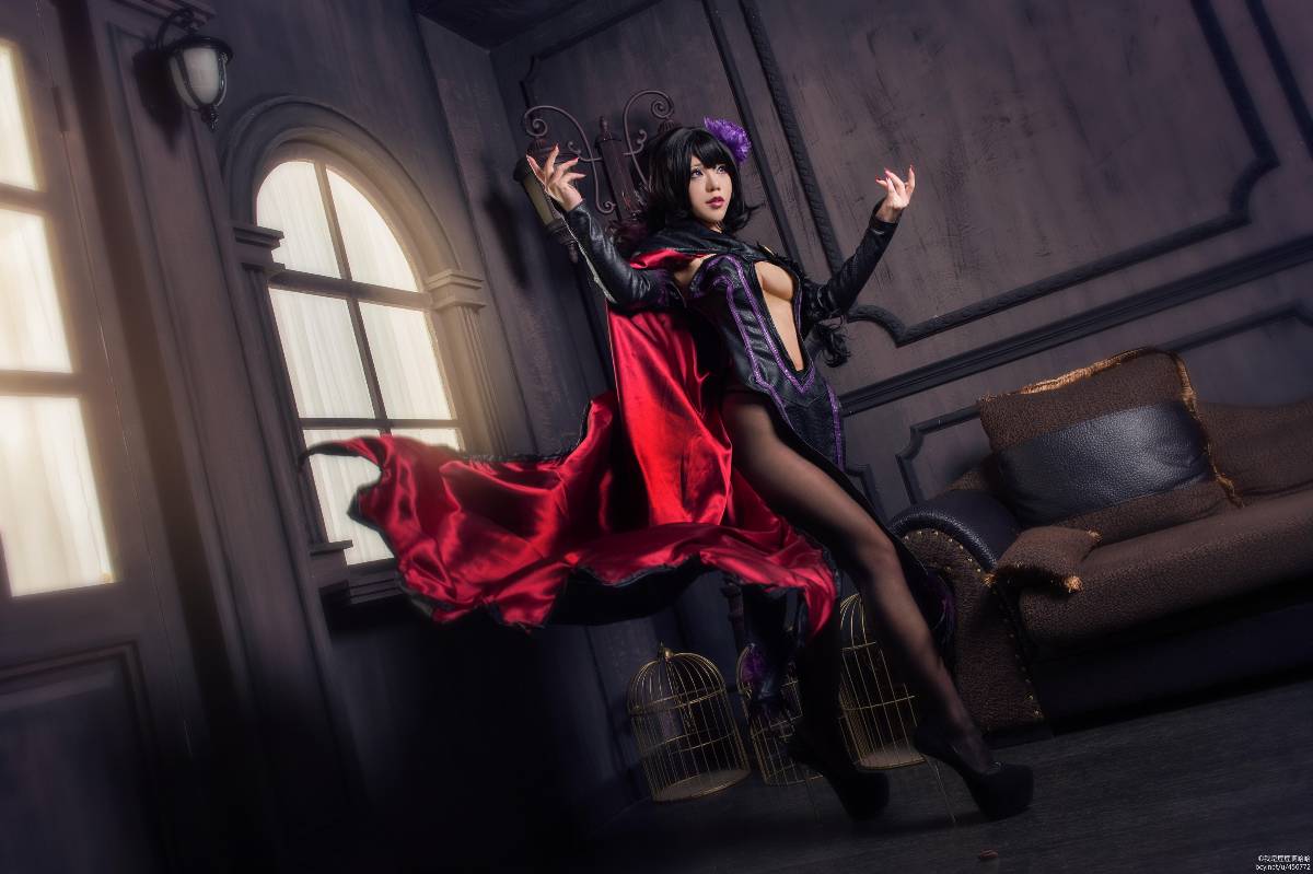 "Cuộc sống ở một thế giới khác từ đầu" Thang xúc xích Hunter Elsa C O S P L A Y