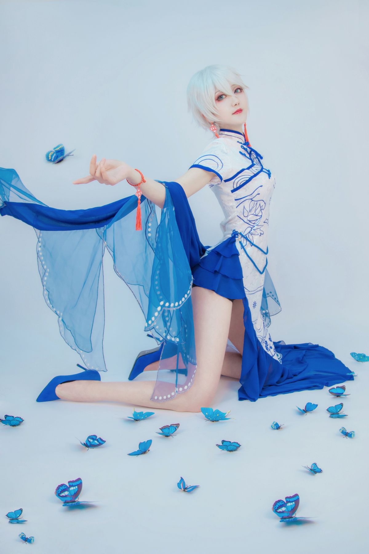 "Gia đình Vocaloid" Yan anh ấy có màu xanh và trắng sứ Cheongsam c o s p l a y